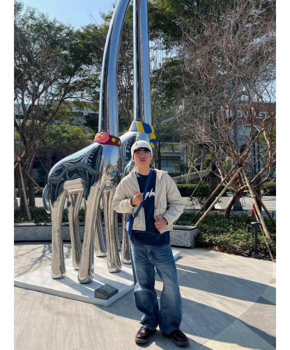 跟今天的天空一樣藍